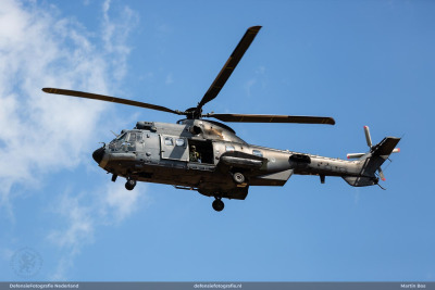 Cougar S-453 oefent boven Oirschot