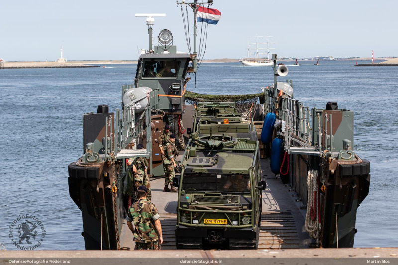 Bv-206 verlaat landingsschip