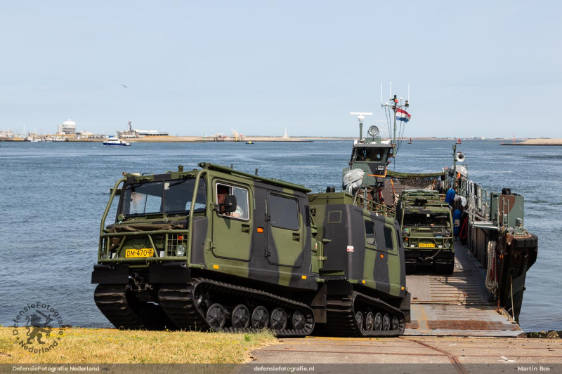 Bv-206 verlaat landingsschip