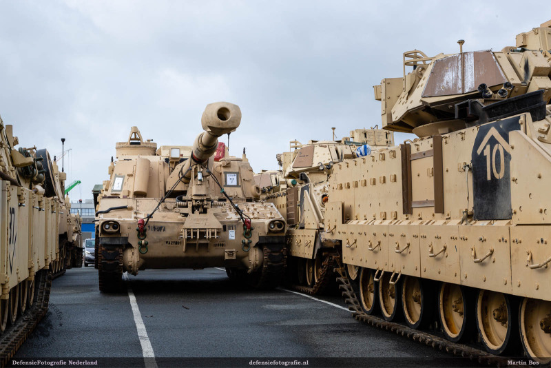 M109A6 houwitzer
