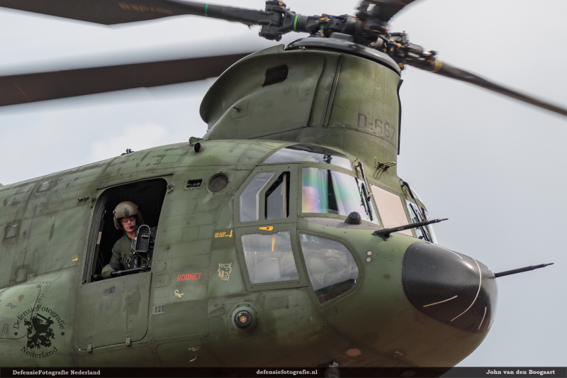 Loadmaster tijdens flyby