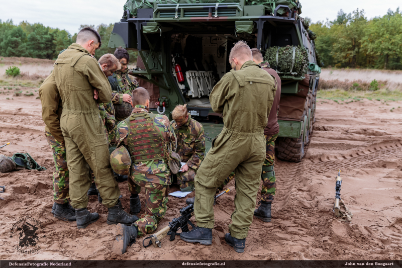 Uitleg door commandant