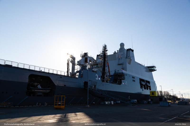Zr.Ms. Karel Doorman (A833)