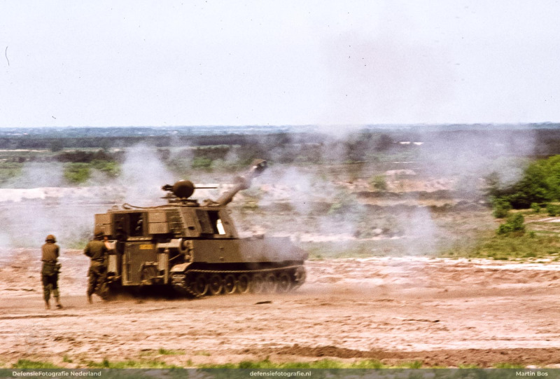 Stellingname en vuren batterij M-109