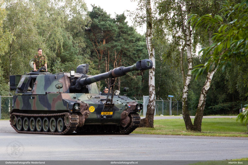 M109