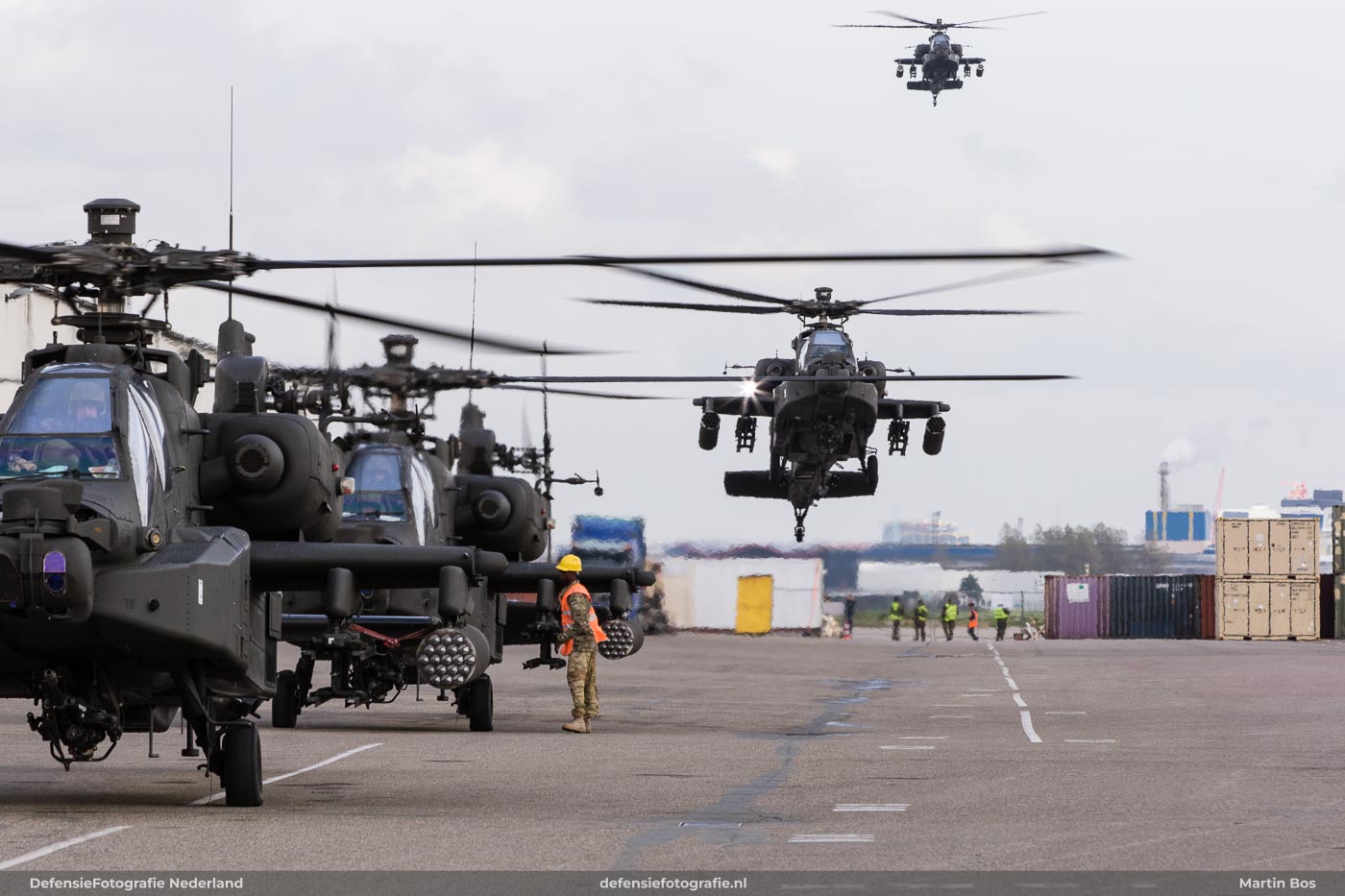 Aankomst AH-64D Apaches