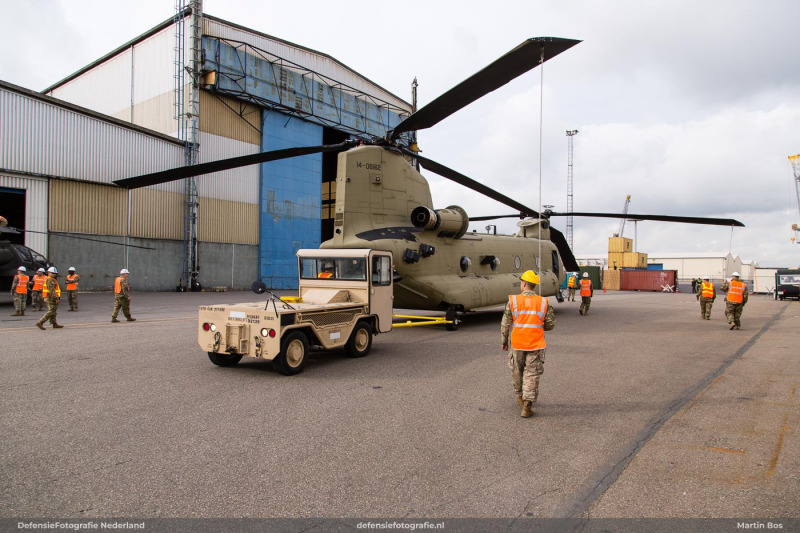 MT-3 verplaatst Chinook