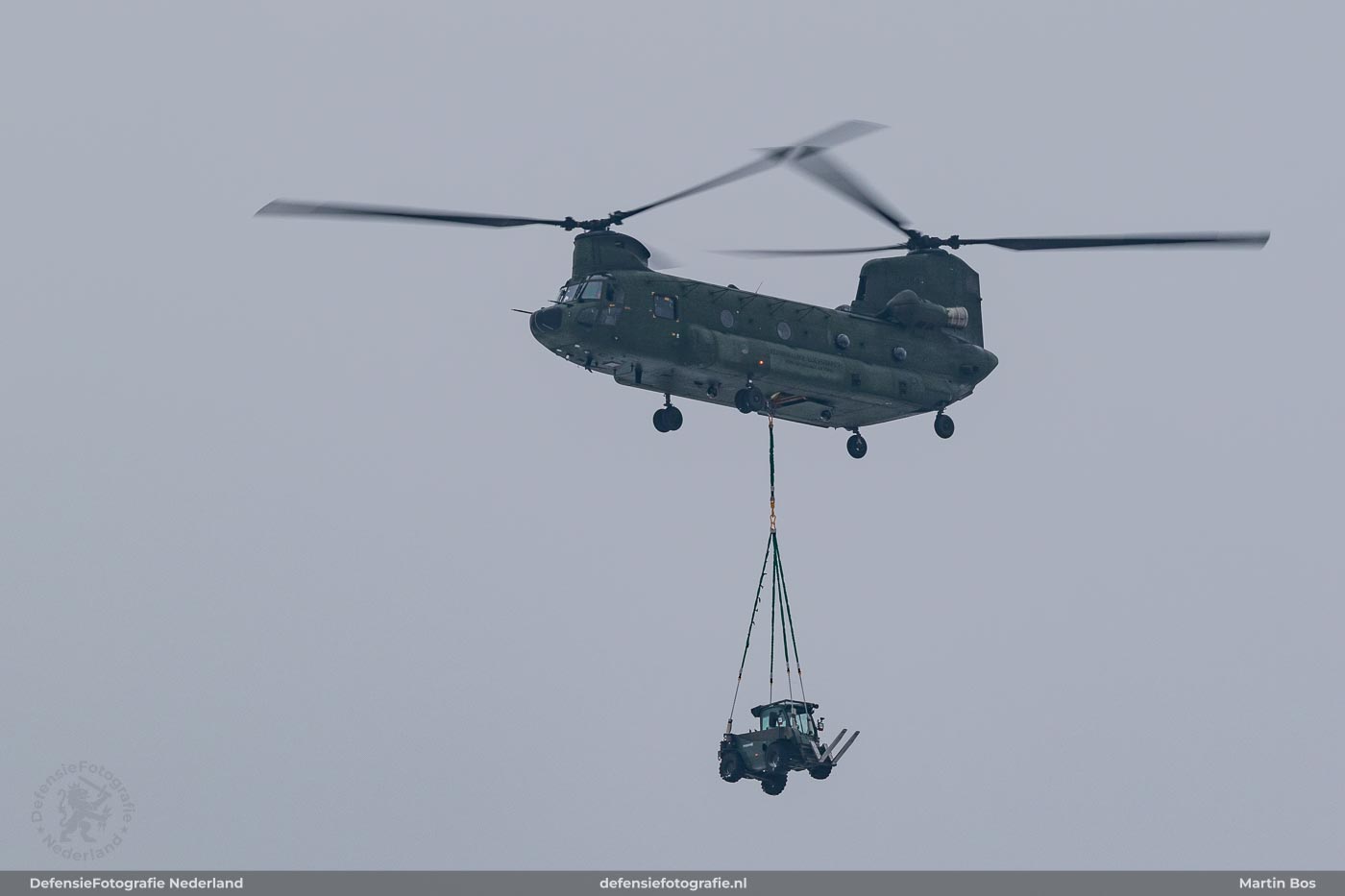 Chinook met heftruck slingload