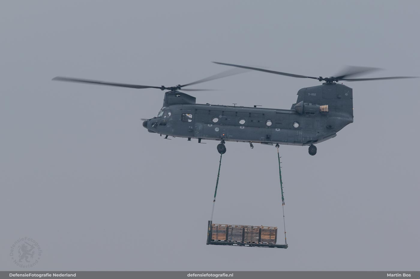 Chinook met pallet slingload