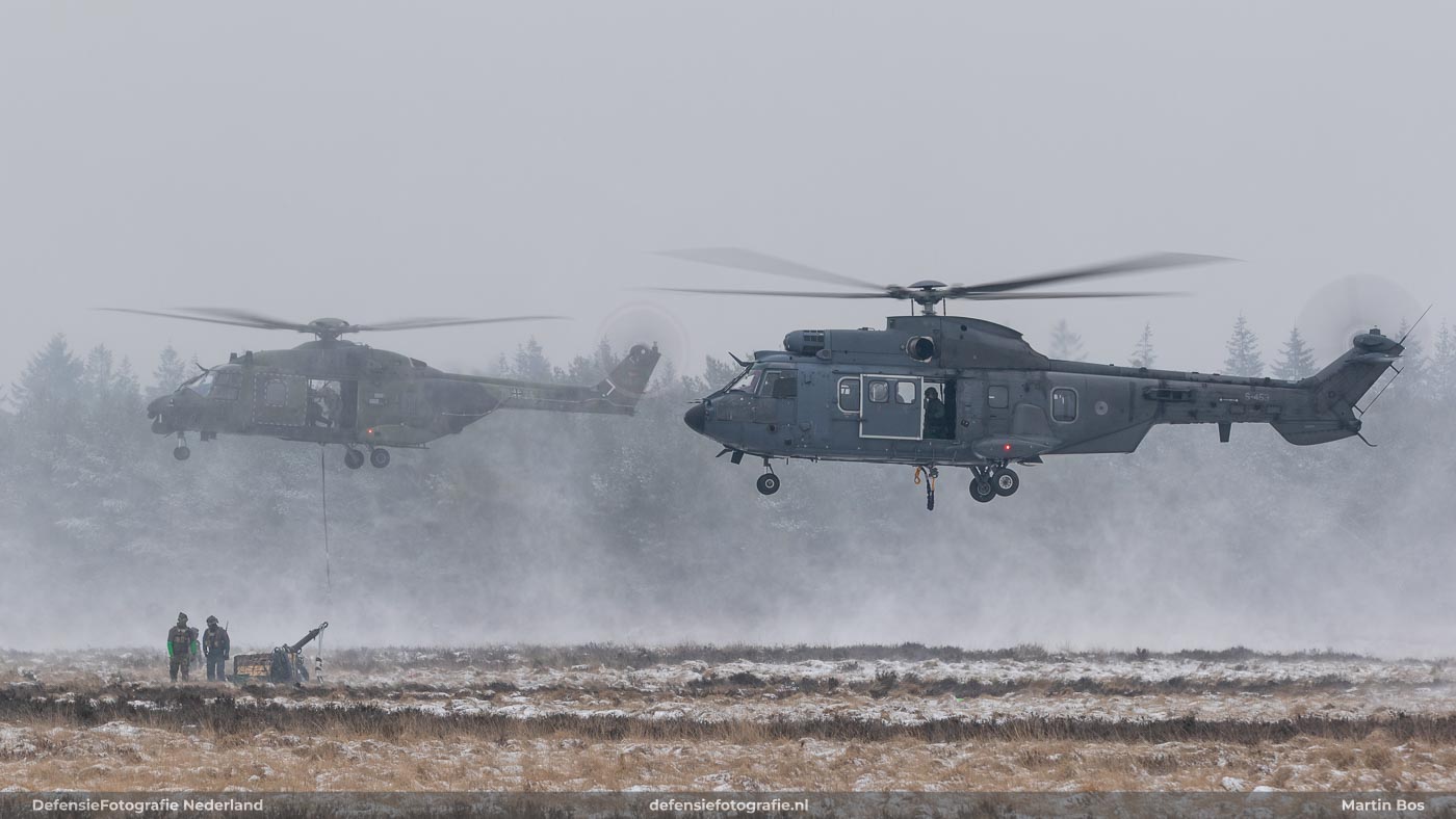 Cougar en NH90 met slingload