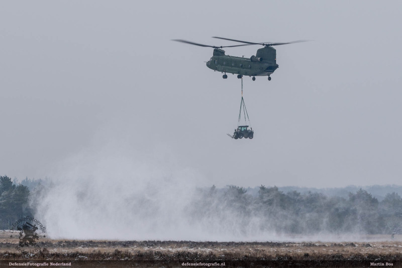 Chinook met slingload