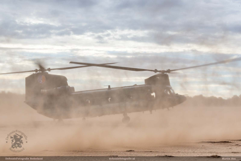 Brown-out-landing Chinook
