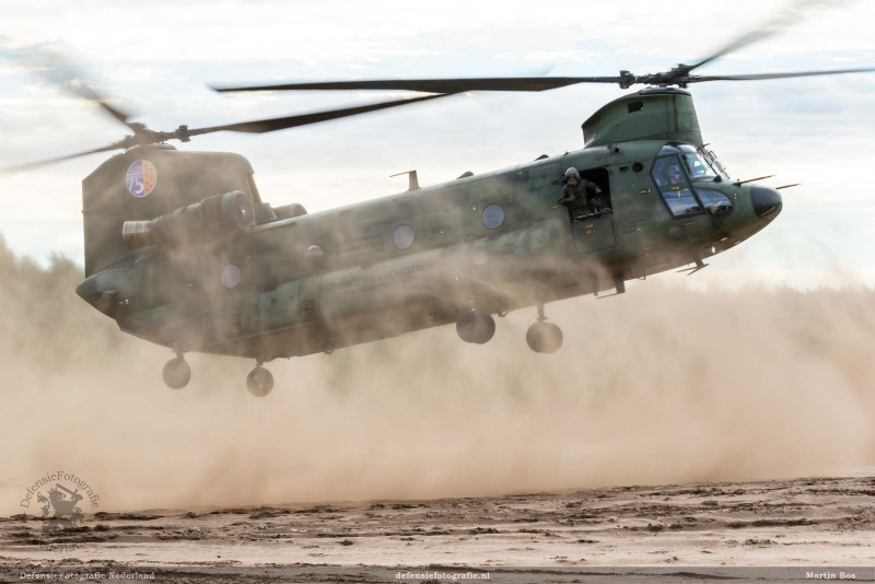 Brown-out-landing Chinook