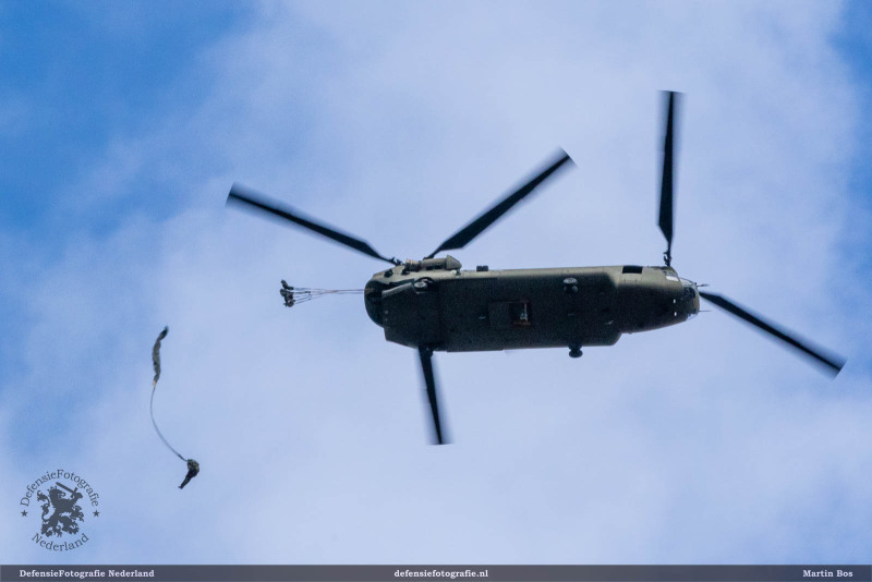 Springen uit de Chinook