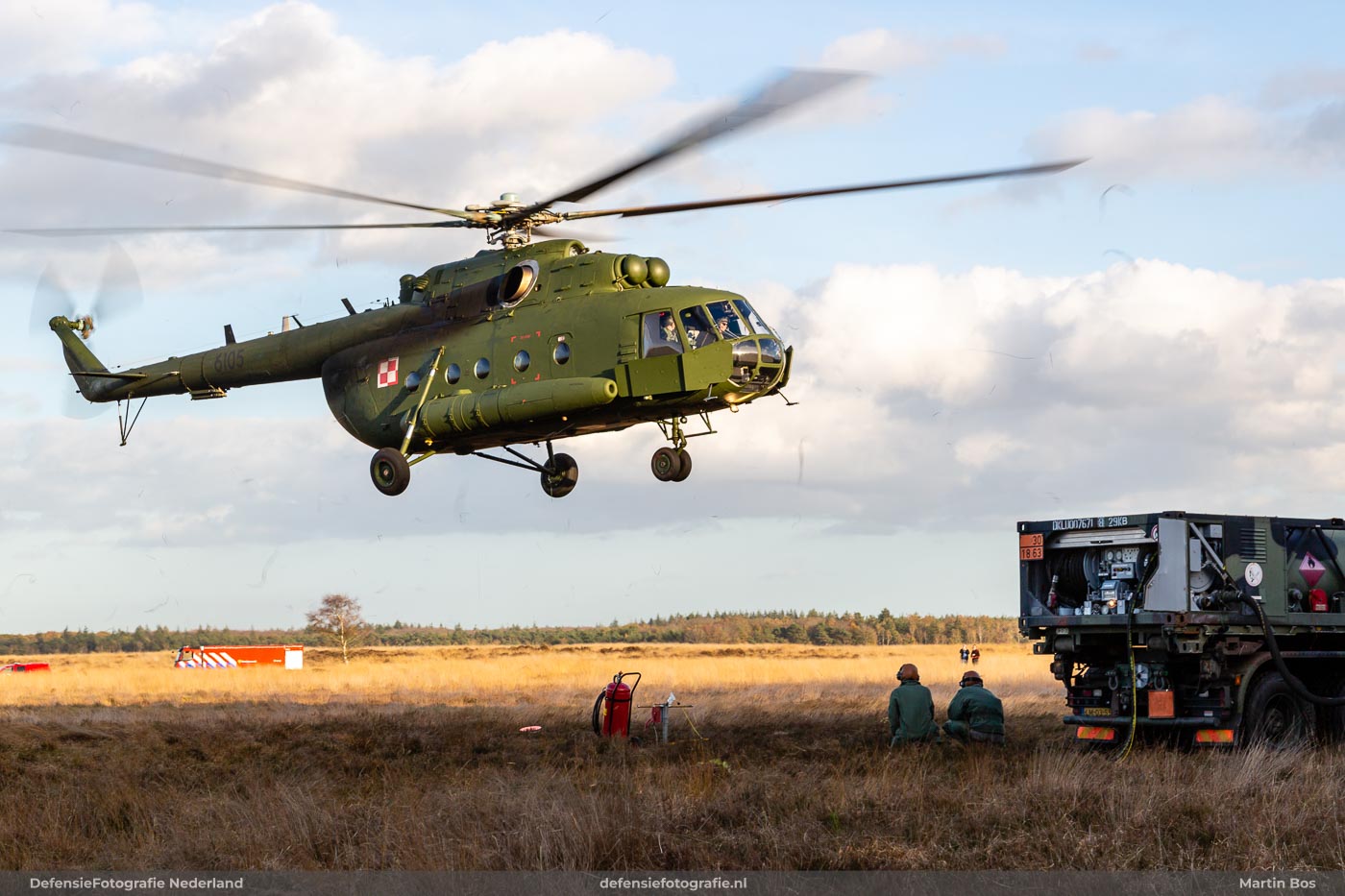 Volgetankt neemt de Mi-8 Hip afscheid