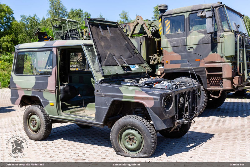 Defecte MB 290 (wrak) als oefenobject