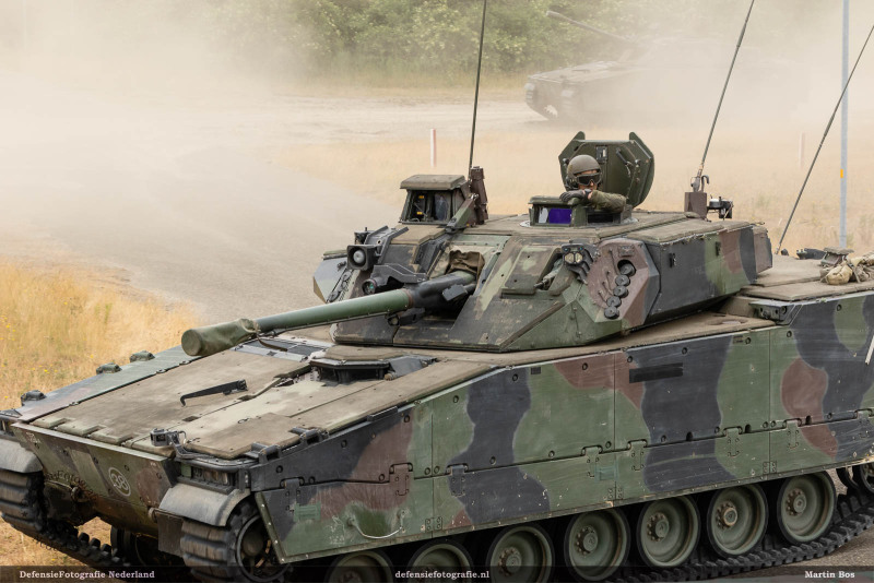 CV90 valt aan