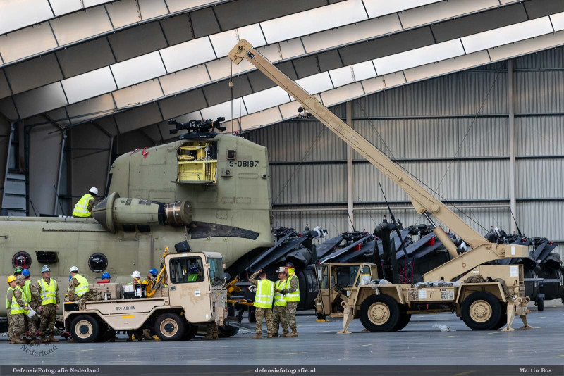Montage rotor op CH-47F Chinook