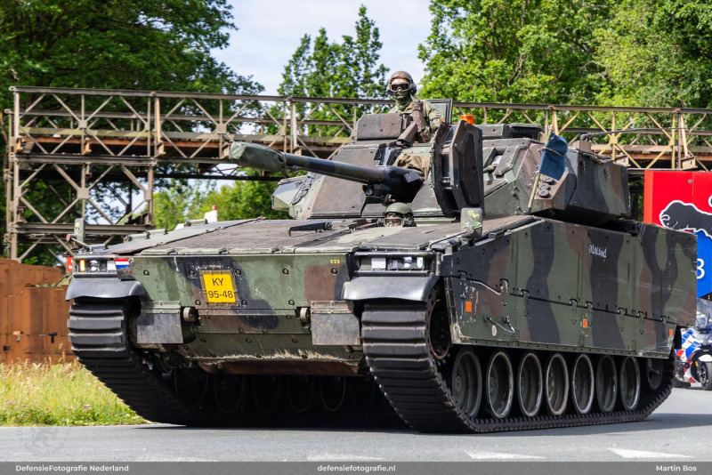 CV90 onderweg naar Fighter Lion