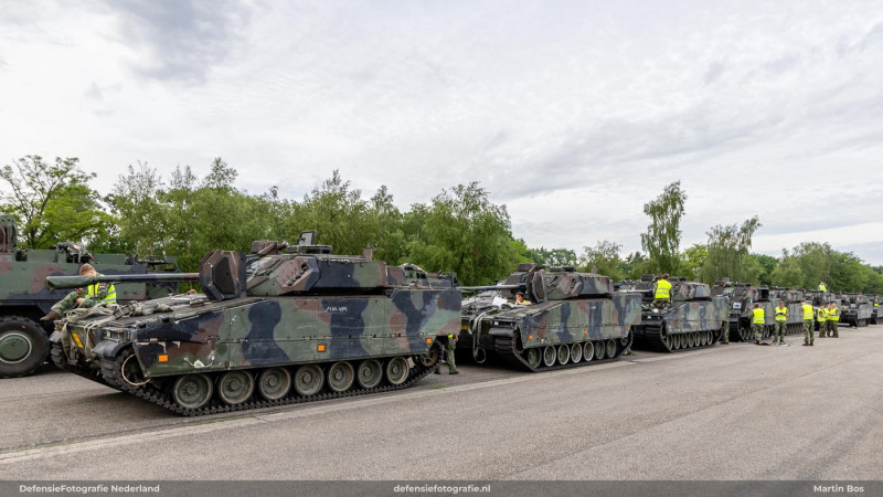 CV90's klaar voor de trein