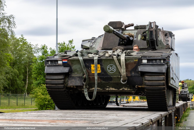 CV90 op de trein