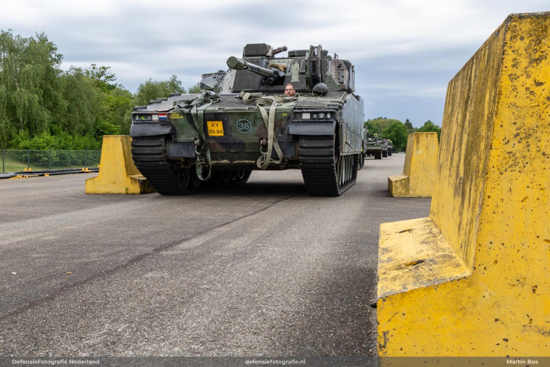 CV90 rijdt de trein op