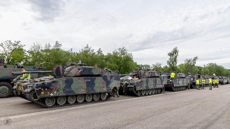 CV90's klaar voor de trein