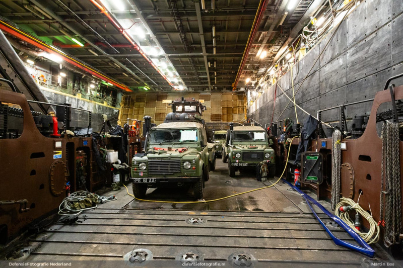 Landrovers in het ruim