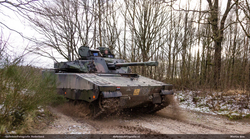 44 Painfbat oefent in Havelte West