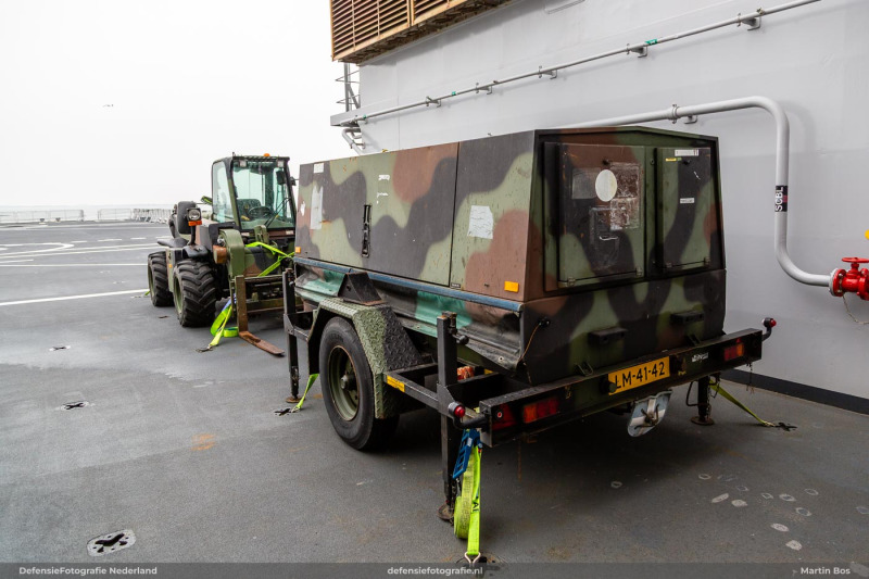 JCB 520 op Zr.Ms. Johan de Witt (L801)