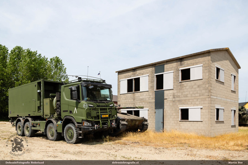 Gryphus en CV90 bij oefening Urban Phoenix in Marnewaard