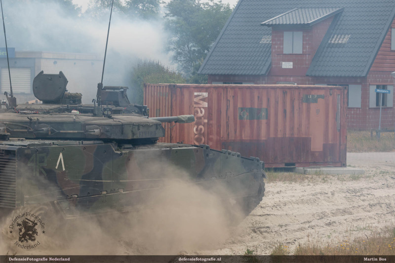 Containers in het oefendorp