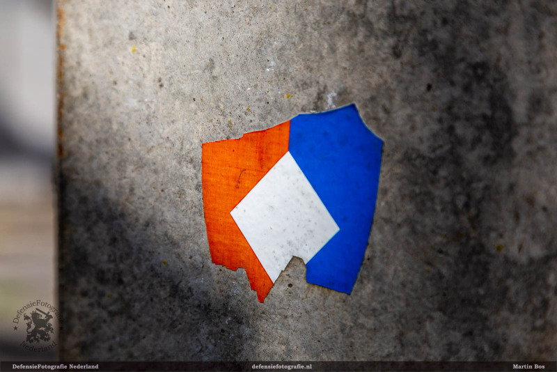 Opengewerkte Loods L13, afgescheurde sticker 1Lk