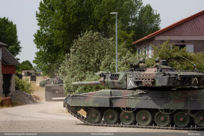 Rijden naar het verzamelgebied in het dorp Rijden naar het verzamelgebied in het dorp