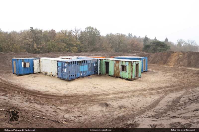 Containers in 2011 bij de vernieuwde compound