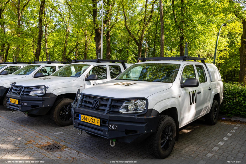 Volkswagen Amarok terreinwagen in UN-kleuren