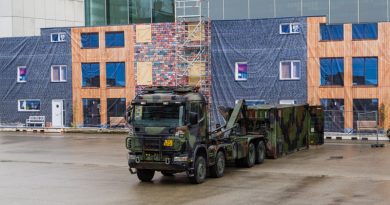 Scania vau voor het bouwwerk
