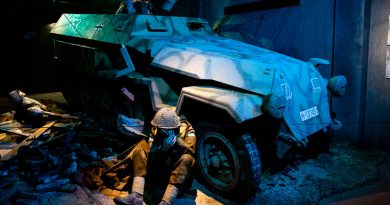 Diorama NMM, Hij of ik
