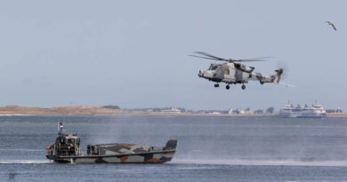 Heli en landingsschip