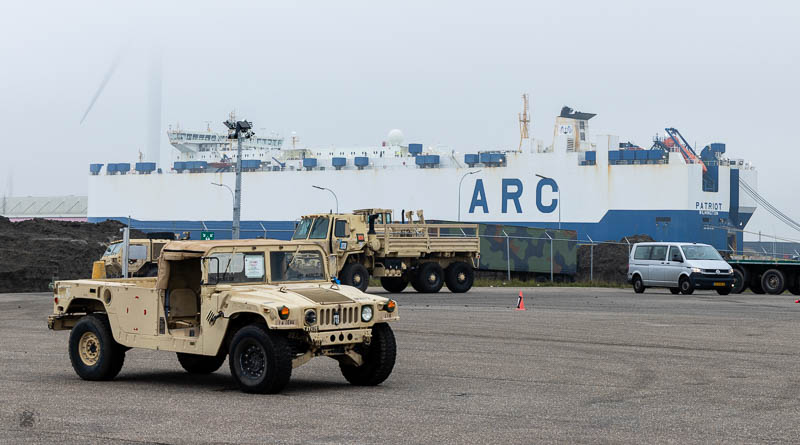 Humvee legervoertuig voor het schip ARC Patriot