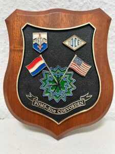 Wapenschildje met Nederlandse en Amerikaanse vlag