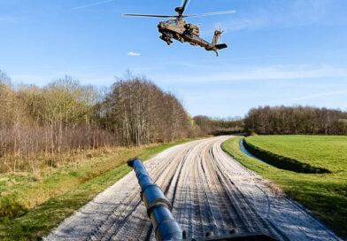 Fotomontage van helikopter met tank (loop)