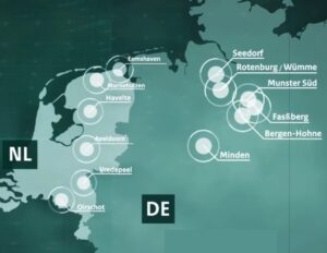 Groen kaartje met in wit de plaatsen van de oefening Fighter Lion