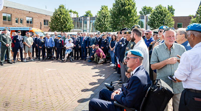 Veteranen op een rij, klaar voor de foto