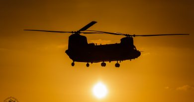 Chinook in de avondzon